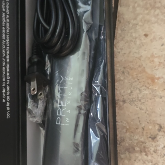 ✨ Pretty In A Minute 2” Keratin Smart Flat Iron Titanium & Ceramic Blend + GIFTS - Picture 4 of 13